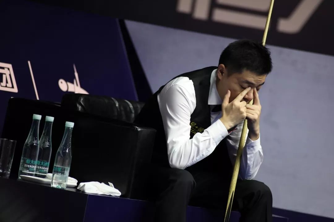 体育赛事-中超赛程吃紧，不来梅赛后手感冰凉，细节曝光，年轻球员获得机会(足协杯决赛首回合名单)