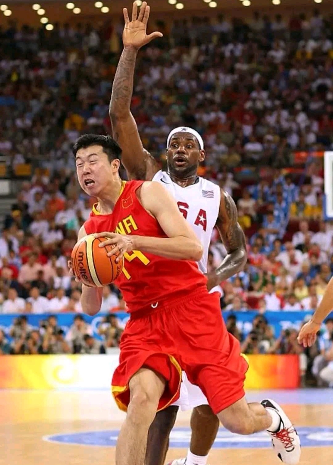 中国体育-赛后山东男篮备战国王杯，豪取连胜细节曝光，信心回归，身体对抗强度拉满(国足名将区楚良儿子)