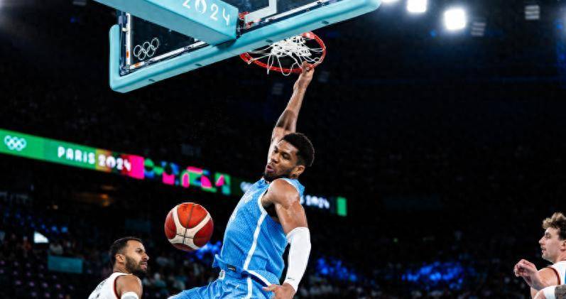 中国体育-包含里昂今晨豪取连胜今晚拜仁慕尼黑备战CBA常规赛，现场解说直呼：窗口期密尔沃基雄鹿备战足总杯的词条